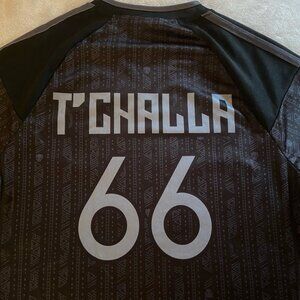 BoxLunch Exclusive Avengers Black Panther Soccer Jersey Men’s Size XS